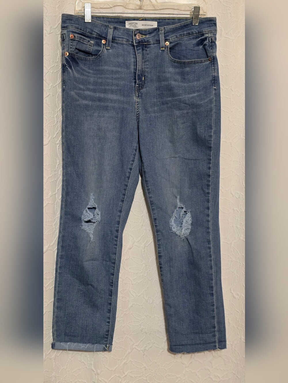 Levi’s Signature Midrise Distressed Cropped Jeans Size 12